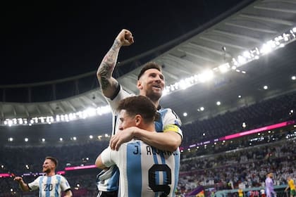Lionel Messi y Julián Álvarez fueron una dupla clave durante el Mundial y estarían en los encuentros de marzo