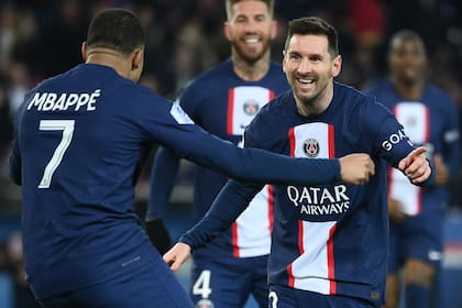 Lionel Messi y Kylian Mbappé convirtieron para la victoria de PSG sobre Nantes por 4-2
