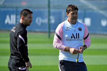Lionel Messi y Mauricio Pochettino, en una sesión de entrenamientos del Paris Saint-Germain