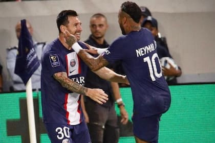 Lionel Messi y Neymar compartirían la delantera titulas, ya que Mbappé fue preservado por algunas molestias físicas