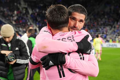 Lionel Messi y Rodrigo De Paul celebran la clasificación de Inter Miami a la final de la Conferencia Este de la MLS 2025