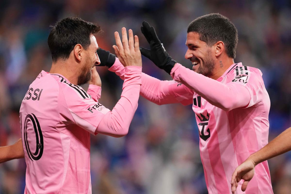 Lionel Messi y Rodrigo De Paul celebran la clasificación de Inter Miami a la final de la Conferencia Este de la MLS 2025