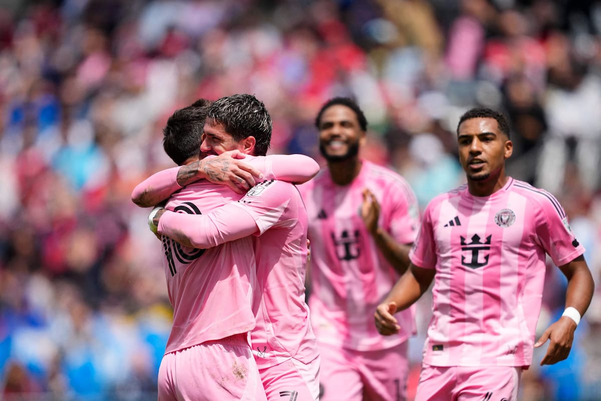 Lionel Messi y Rodrigo De Paul, cómplices en el gol de Inter Miami en su visita a Toronto por la MLS