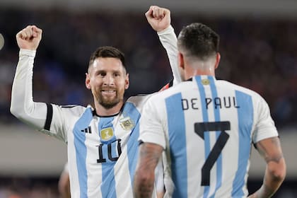 Lionel Messi y Rodrigo De Paul sufrieron lesiones musculares en las últimas semanas; integrarían la lista de convocados