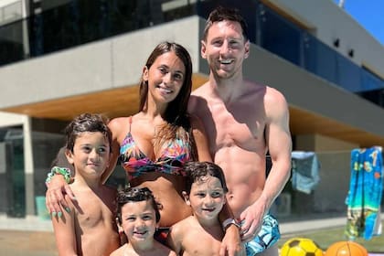 Lionel Messi y su familia en su nueva casa de Rosario