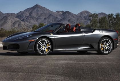 El mejor del mundo tiene uno de los mejores del mundo: Lionel Messi y su Ferrari F430 Spyder