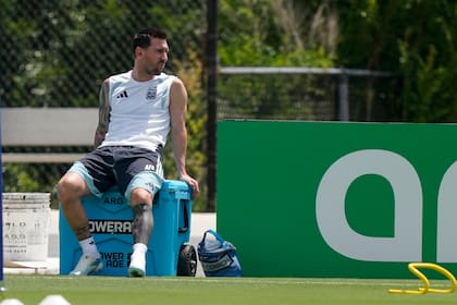 Lionel Messi ya anunció su retiro de la selección, pero en la AFA se ilusionan con que pueda despedirse ante el público argentino
