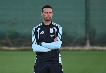 Lionel Scaloni busca que el tema se resuelva lo antes posible: desea que su equipo sume rodaje de cara al Mundial