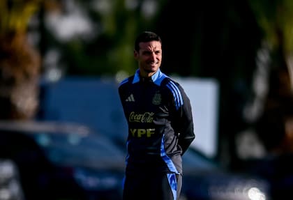 Lionel Scaloni busca terminar de definir los nombres que actuarán en la próxima Copa del Mundo, en 2026