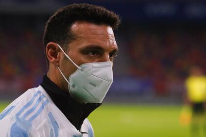 Lionel Scaloni con la camiseta de la Argentina, en el homenaje que la selección le brindó a Diego Maradona