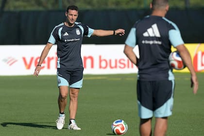 Lionel Scaloni confía en la base del equipo que derrotó a Egipto y, en todo caso, hará algún retoque puntual