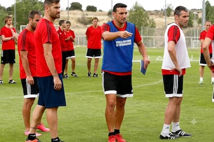 Lionel Scaloni durante el curso de director técnico en España; allí tuvo a Luis de la Fuente como profesor en dos materias