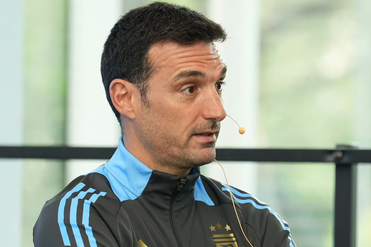 Lionel Scaloni, durante su charla en la Universidad Internacional de Florida