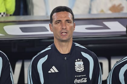 Lionel Scaloni en el himno