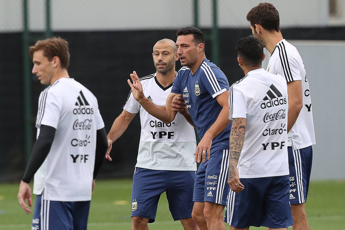 Lionel Scaloni, en la práctica del seleccionado de hoy