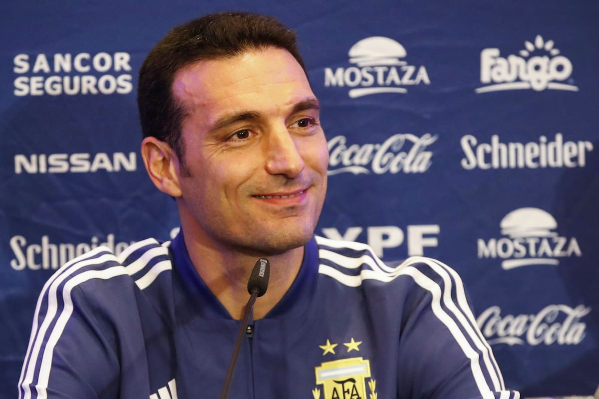 Lionel Scaloni en una conferencia de prensa en Israel, el 17 de noviembre de 2017
