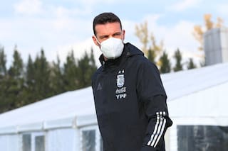 DT vs. gobernador. Cruce entre Lionel Scaloni y Gerardo Zamora por Franco Armani