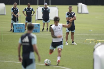 Lionel Scaloni mantiene una línea de conducción clara: no quiere que el plantel se relaje, ni siquiera en una fase de grupos con rivales de menor jerarquía