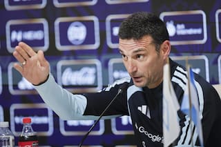 Scaloni contó quiénes son los nuevos capitanes de la selección, habló de Paredes y volvió a referirse a su continuidad