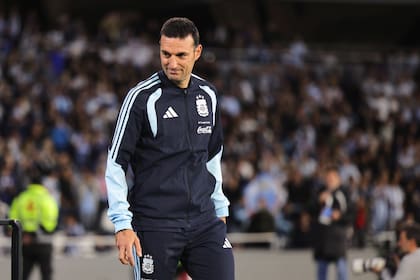 Lionel Scaloni mueve el banco para probar a otros futbolistas