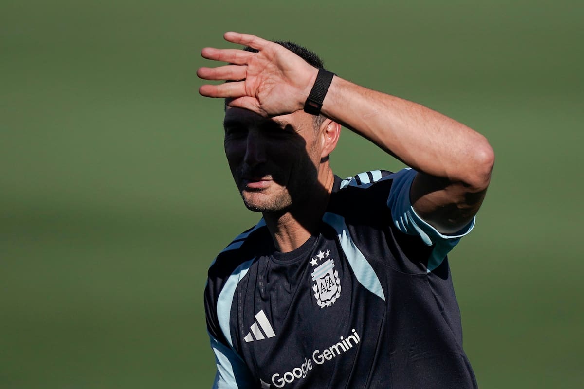 Lionel Scaloni piensa en el mejor plan para la selección argentina de cara al debut frente a Argelia, este martes, por el Grupo J de la Copa del Mundo