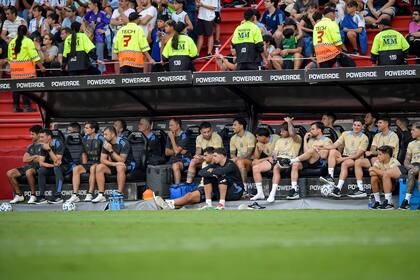 Lionel Scaloni y su cuerpo técnico con los jugadores argentinos que fueron titulares ante Uruguay