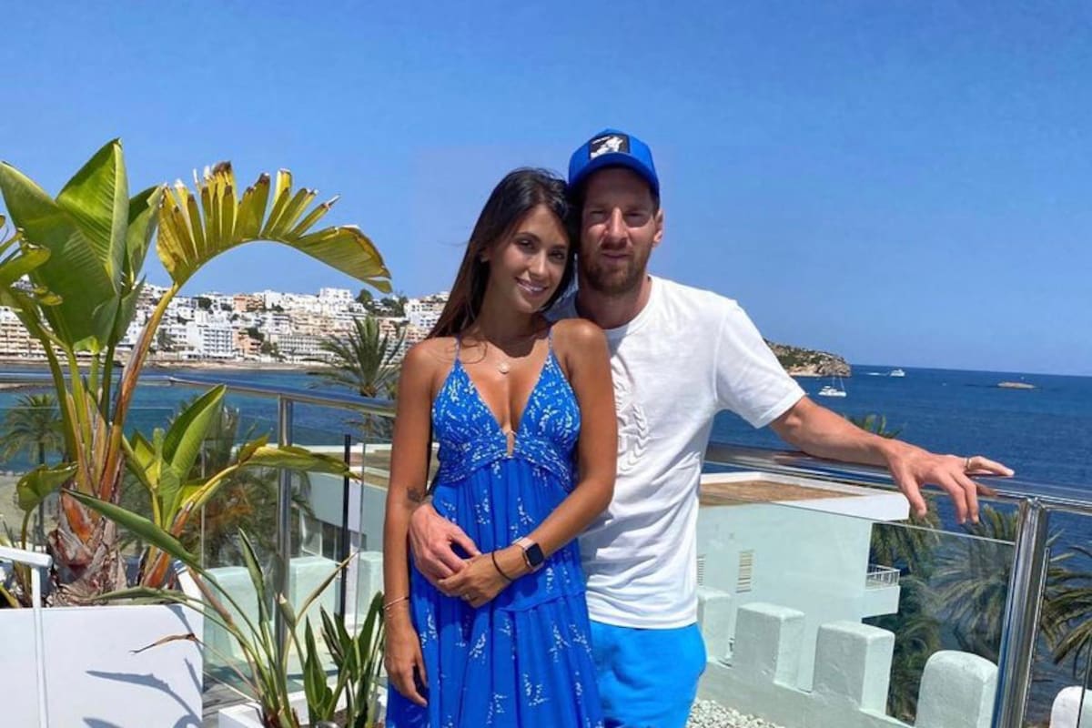 Lionel y Antonela en el hotel de Ibiza; el jugador diversifica sus inversiones y, al igual que Cristiano Ronaldo y Rafael Nadal, apuesta por el rubro del hospedaje de lujo