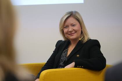 Lisa Davies, editora ejecutiva del Sydney Morning Herald