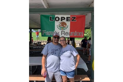 Lisa López con su esposo, en una foto del recuerdo