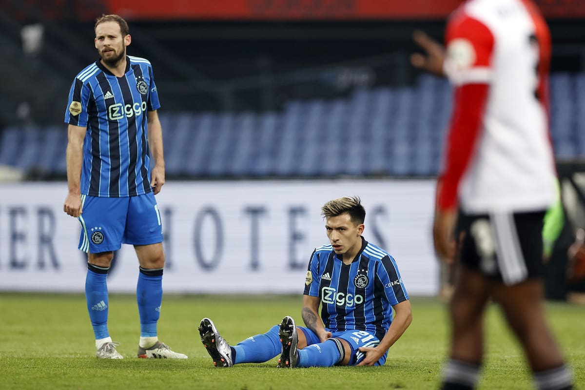 Lisandro Martínez se retiró lesionado y en su lugar entró Nicolás Tagliafico. Se encienden las alarmas para Lionel Scaloni de cara a la próxima convocatoria del seleccionado argentino
