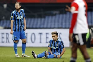 Lisandro Martínez se retiró lesionado y en su lugar entró Nicolás Tagliafico. Se encienden las alarmas para Lionel Scaloni de cara a la próxima convocatoria del seleccionado argentino