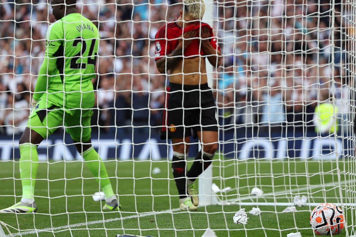 Lisandro Martínez sufre por el gol en contra de su arco que anotó