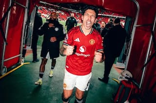 Siguen los cruces entre Lisandro Martínez y las leyendas del Manchester United, pero Rio Ferdinand lo defendió