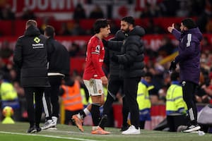 Lisandro Martínez tuvo una “intensa” discusión con Rúben Amorim y eso contribuyó como uno de los motivos de la inesperada salida del entrenador portugués de Manchester United.