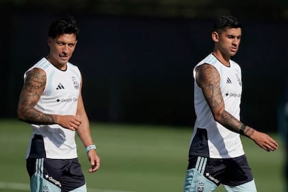 Lisandro Martínez y Cuti Romero, dos de los referentes que quedan desde la defensa de la selección argentina