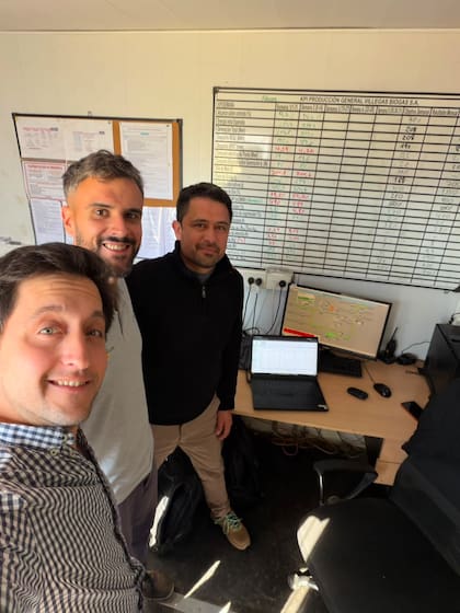 Lisandro Peirone, gerente de Operaciones; Alessandro Tamburi, jefe de planta y Sebastián Cuenca, socio de AutoLink Solutions