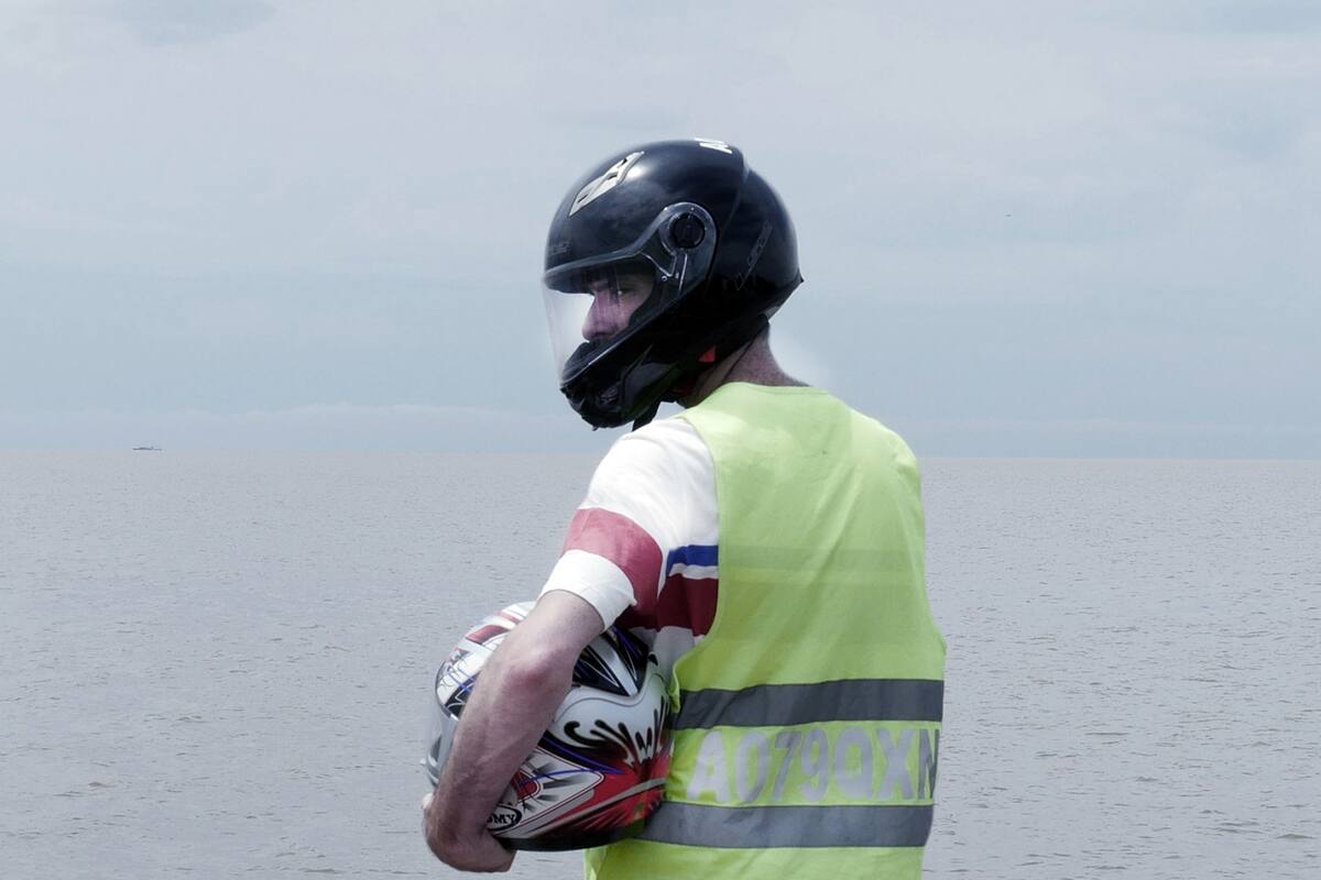 Lisandro Rodríguez propone recorrer un dibujo en moto