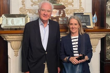Lisselotte Diz junto a Máximo Russ, expresidente de la raza Holando Argentino