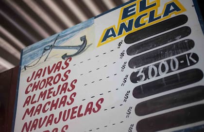 Listado de venta en un mercado en Antofagasta.