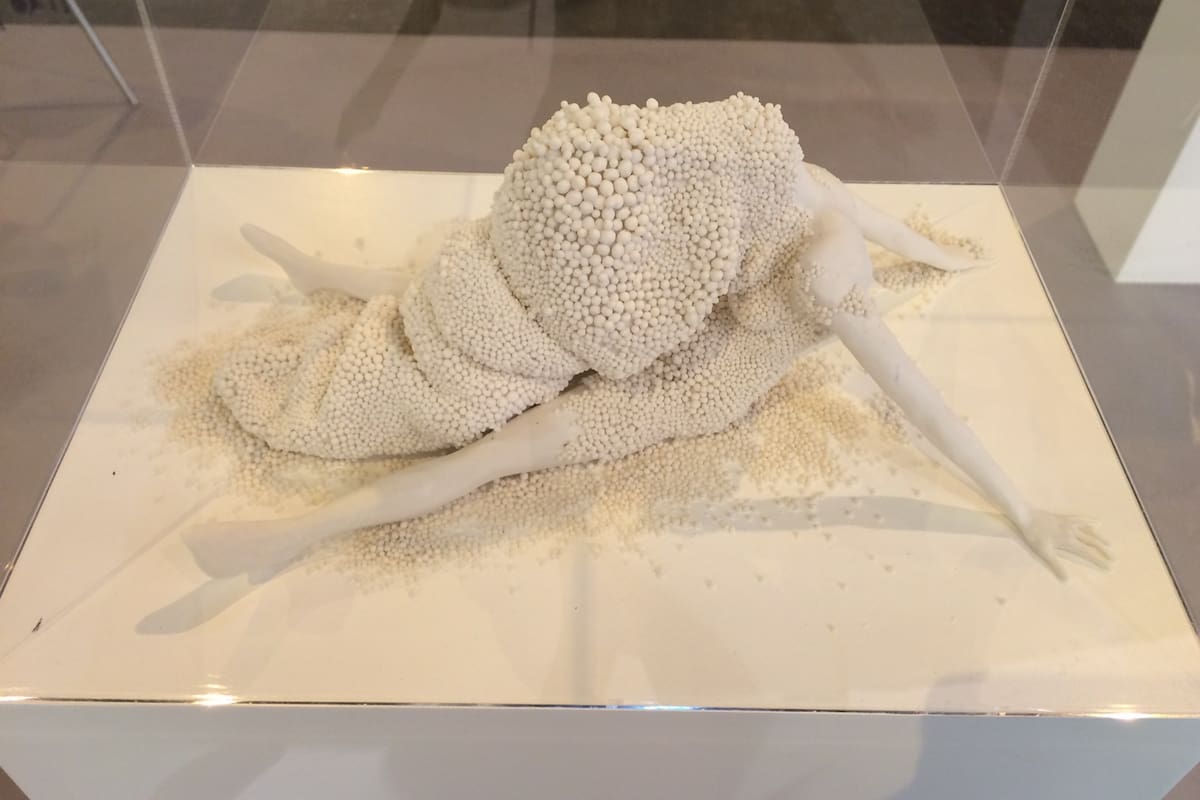 Listening, escultura de Claudia Fontes en la última edición de Arco