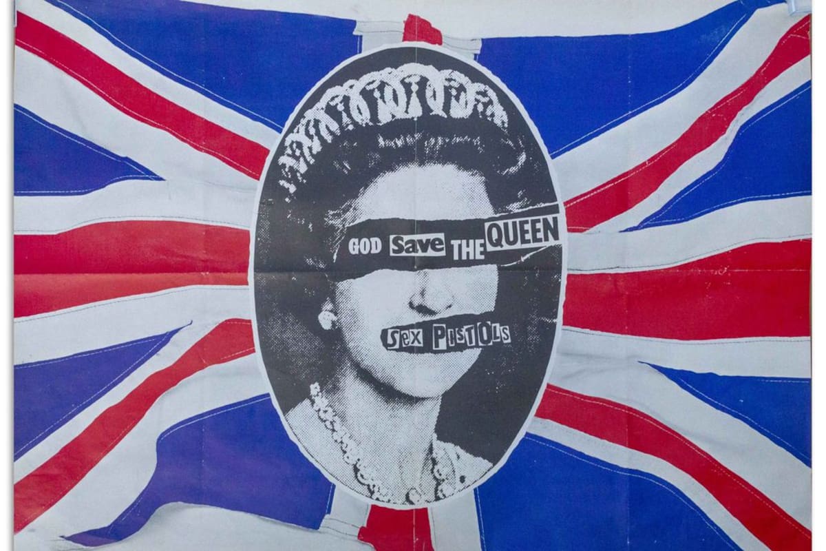 Litografía del departamento de Arquitectura y Diseño del MoMA; Jamie Reid, Sex Pistols, "God Save the Queen" (1977)