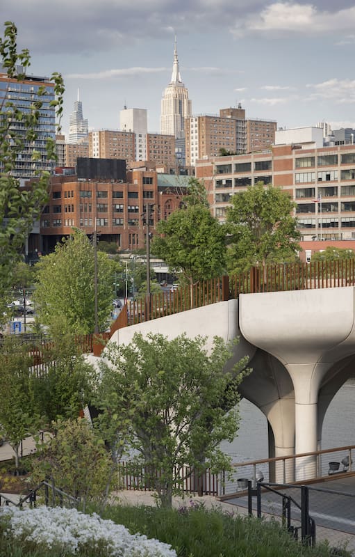 Little Island, el nuevo parque público de Nueva York, ocupa cerca de una hectárea y ya está abierto al público.