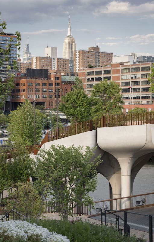Little Island, el nuevo parque público que inauguró el 21 de mayo en Nueva York.