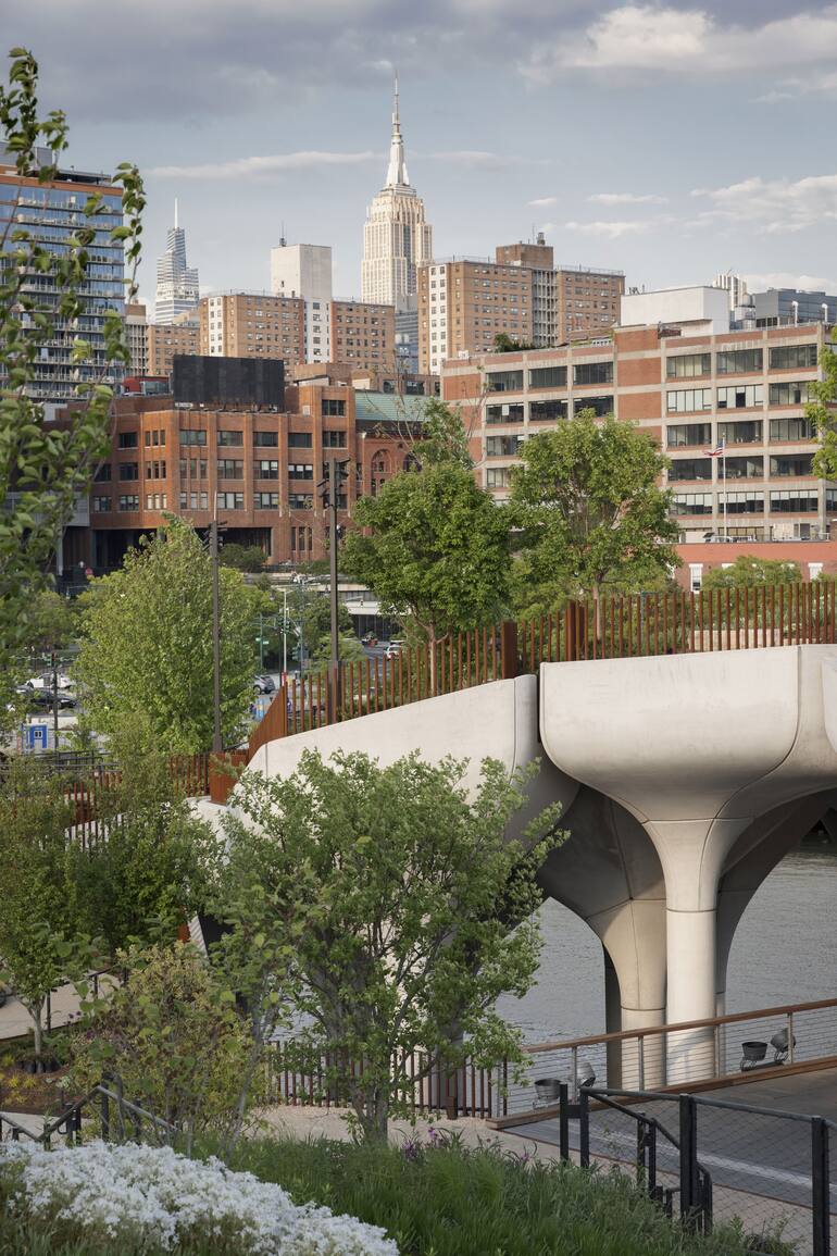 Little Island, el nuevo parque público que inauguró el 21 de mayo en Nueva York.