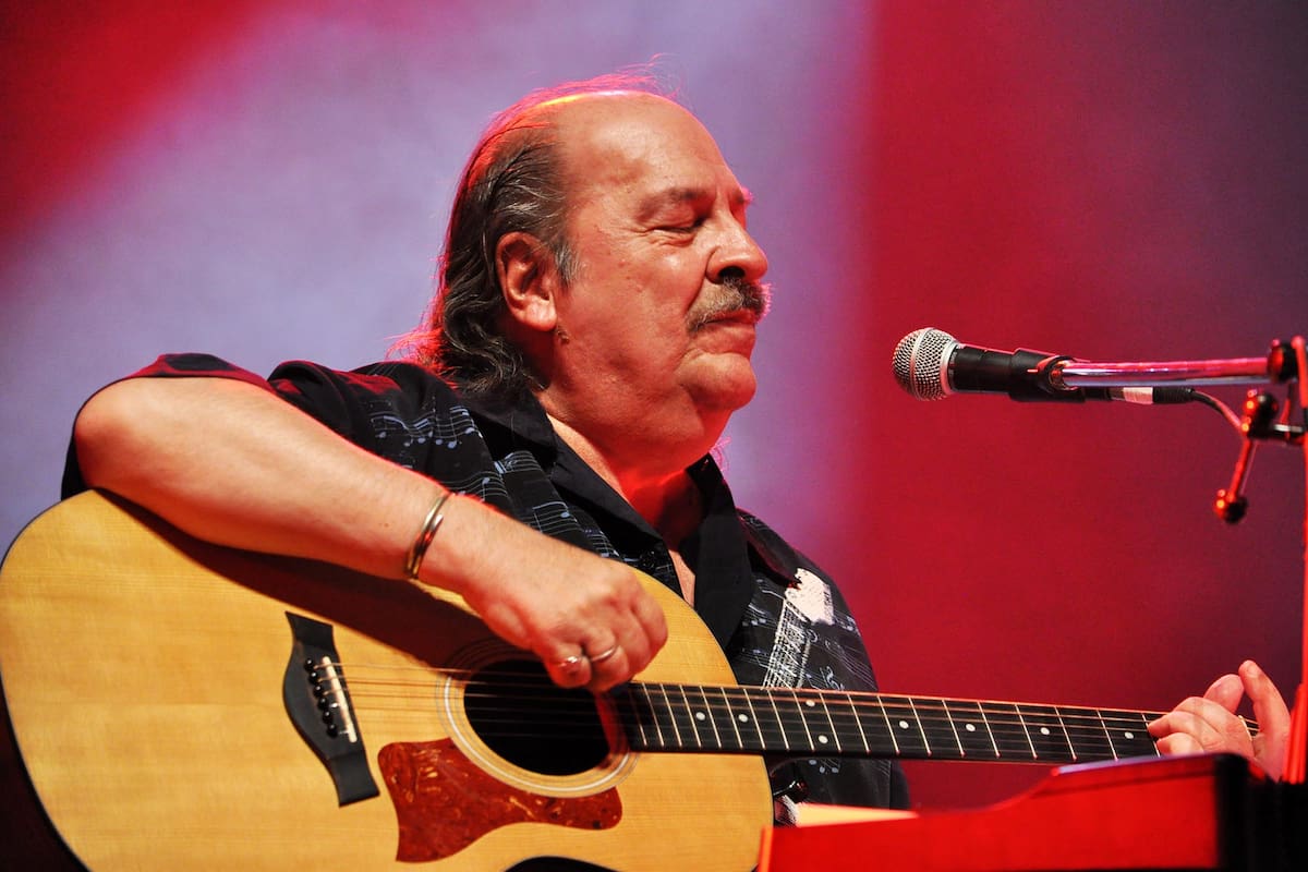 Litto Nebbia cuenta cómo pasa sus días en cuarentena, adelanta nuevo material y ofrece su visión del futuro