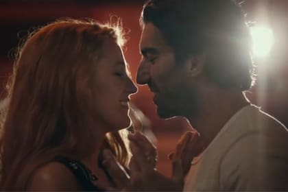 Lively y Baldoni en el film Romper el círculo
