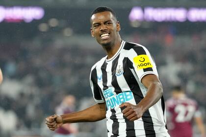 Liverpool ficha a Isak del Newcastle por cifra récord en Inglaterra de US$170 millones