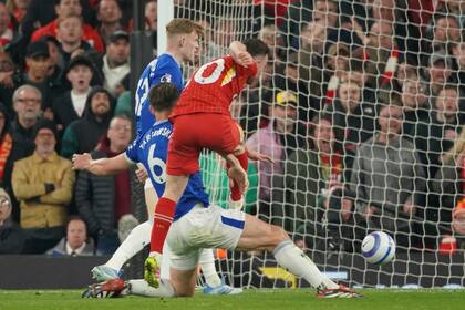 Liverpool somete 1-0 a Everton y restablece ventaja de 12 puntos en la Premier