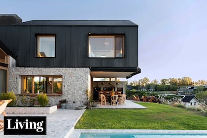 Una casa modelada por el flujo de la luz