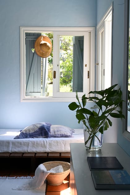 En el cuarto de una de sus hijas, una cama con lo justo para pasar una noche lo más plácida posible.